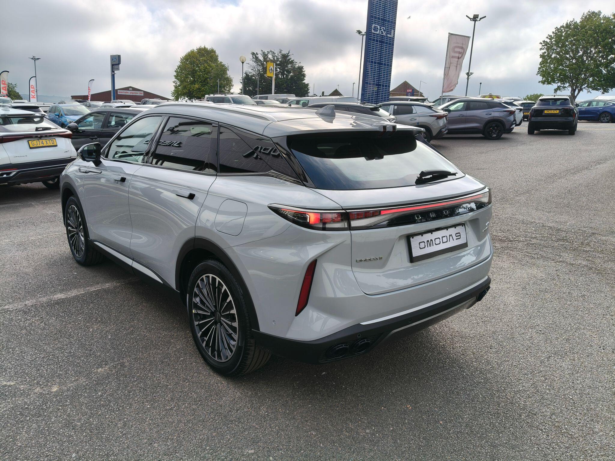 Large vehicle image